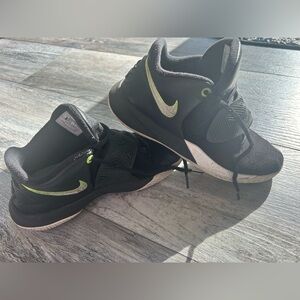 Nike big boy’s size 6y Athletic Shoes basketball black/green
